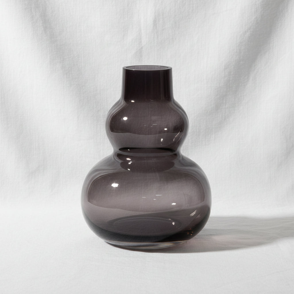 Elegant Midnight Black Glass Decorative Flower Vase (16.5cm)