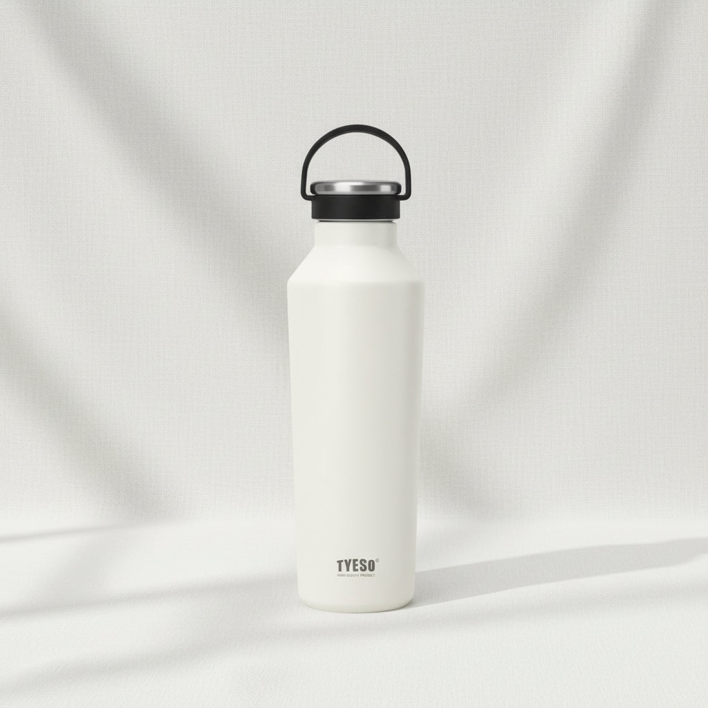 TYESO Vacuum Insulated Sports Bottle with Soft Silicone Handle (750ml)