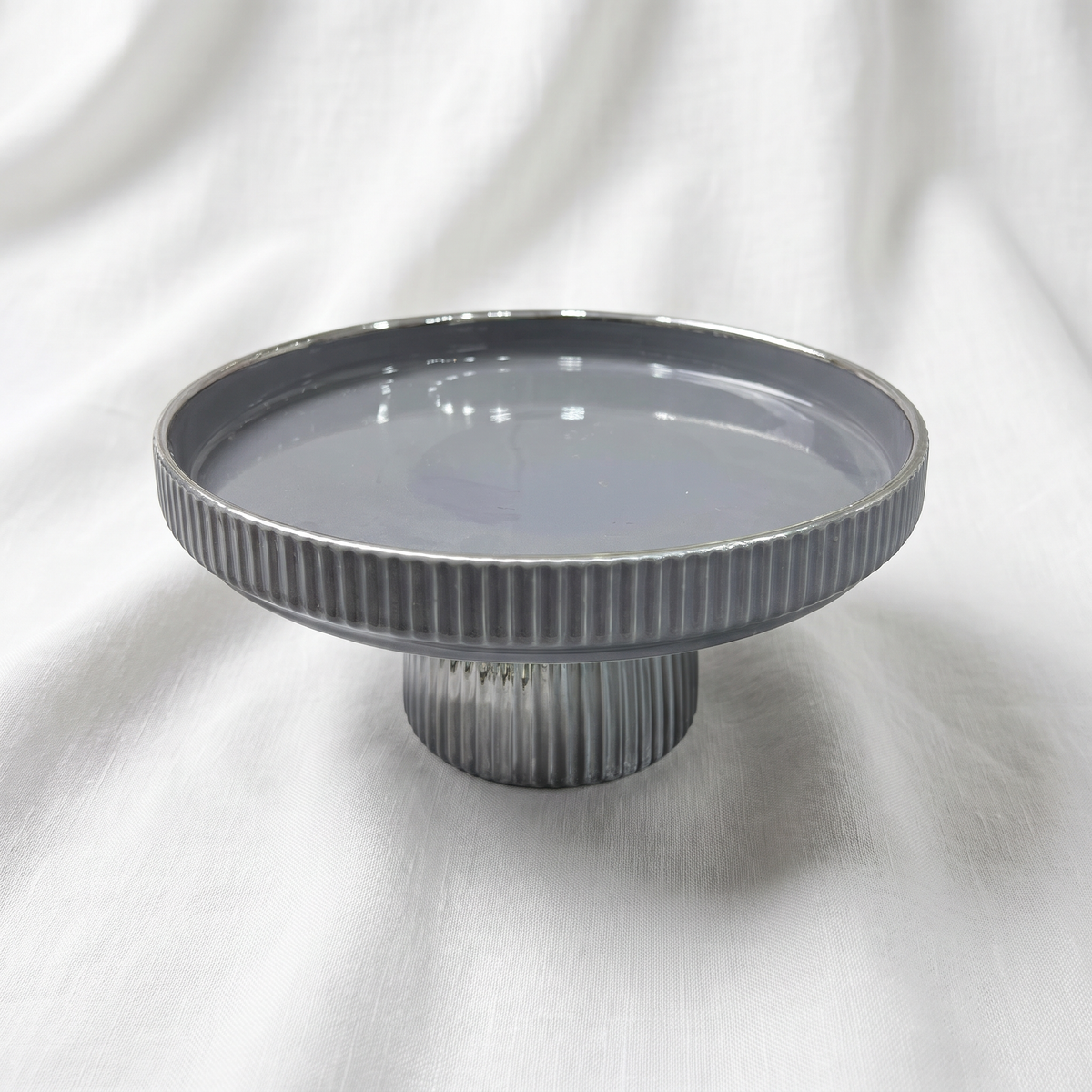 The Slate Horizon 10" Ceramic Elevated Striped Plate (Grey/Silver Rim)