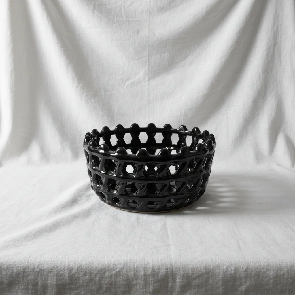 The La Maya Minimalist Ceramic Fruit Basket